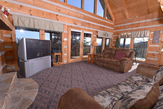 Pigeon Forge Cabin Livingroom Area that has a Panoramic Mountain View